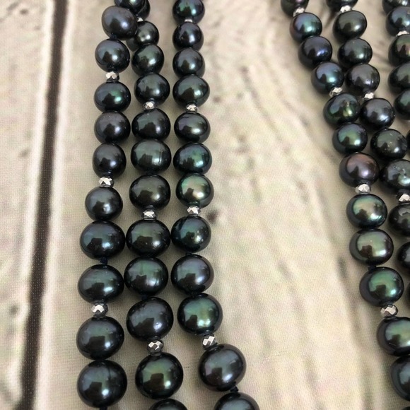 Savvy Cie Triple Strand Black Pearl Necklace NWT - Picture 3 of 10